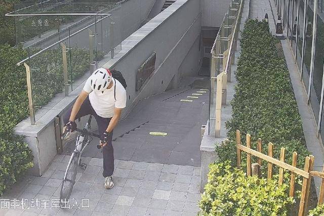 万元自行车没锁?偷车贼得手后狂飙17公里<strong></p>
<p>币圈九四</strong>,因为⋯⋯
