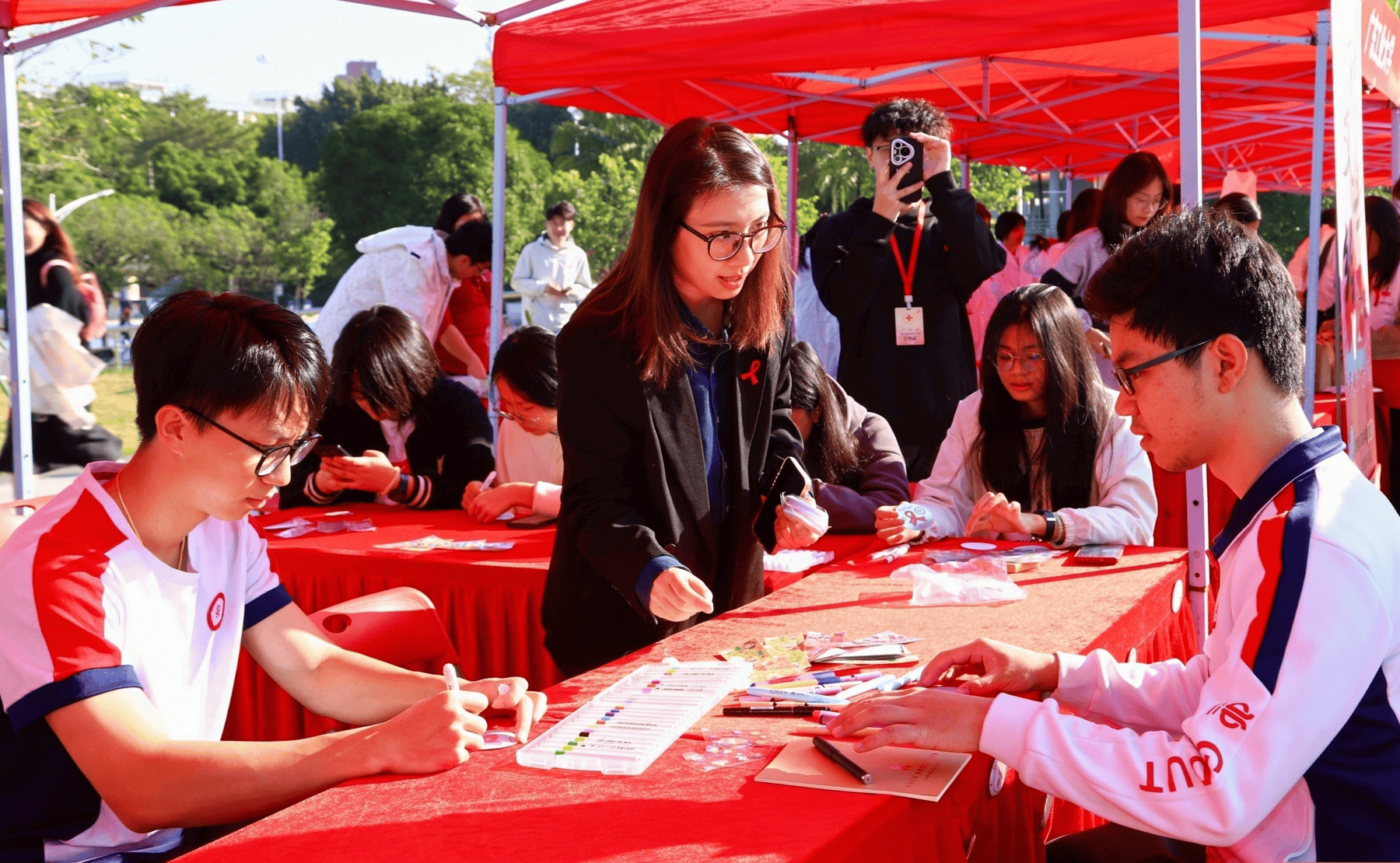 广东1-10月新增艾滋病病毒感染者及病人6990例<strong></p>
<p>币圈九四</strong>，同比减少7.0%