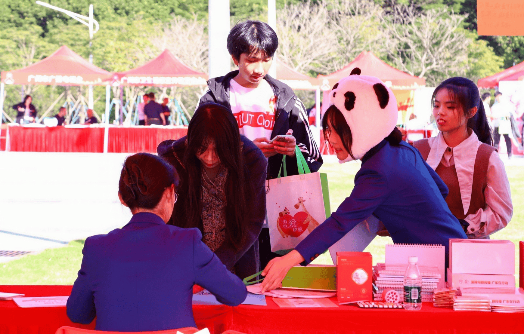 广东1-10月新增艾滋病病毒感染者及病人6990例<strong></p>
<p>币圈九四</strong>，同比减少7.0%