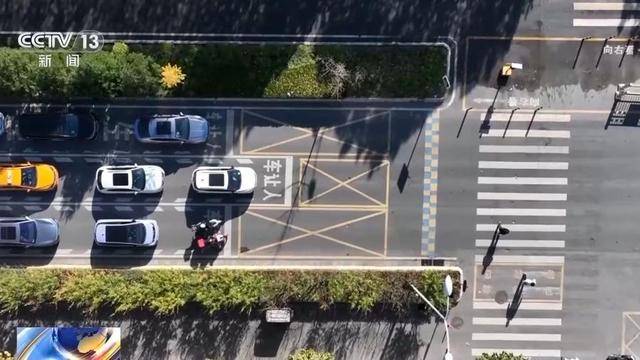 “闯绿灯”也违法<strong></p>
<p>币圈九四</strong>？这种情况记2分罚款200元