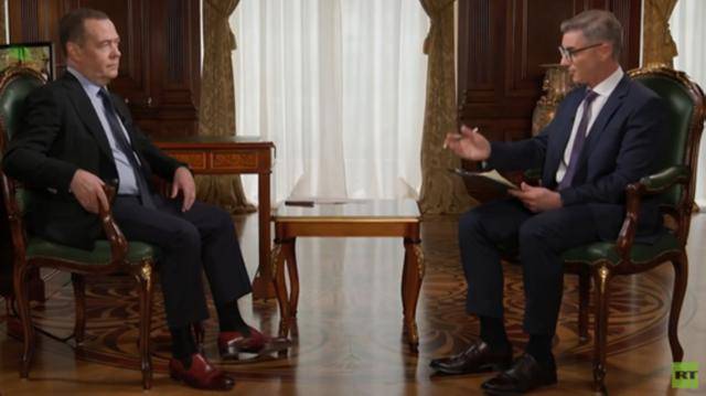 梅德韦杰夫：在格鲁吉亚<strong></p>
<p>职业炒币</strong>，一场“颜色革命”正试图发生