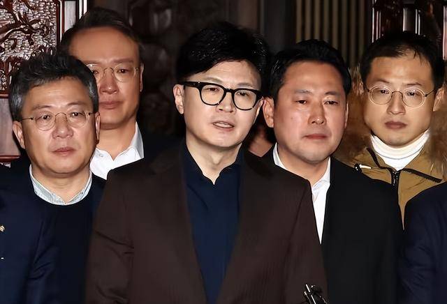 执政党捏着鼻子要“保尹”<strong></p>
<p>号码币</strong>,尹锡悦的总统宝座,将由8个人决定