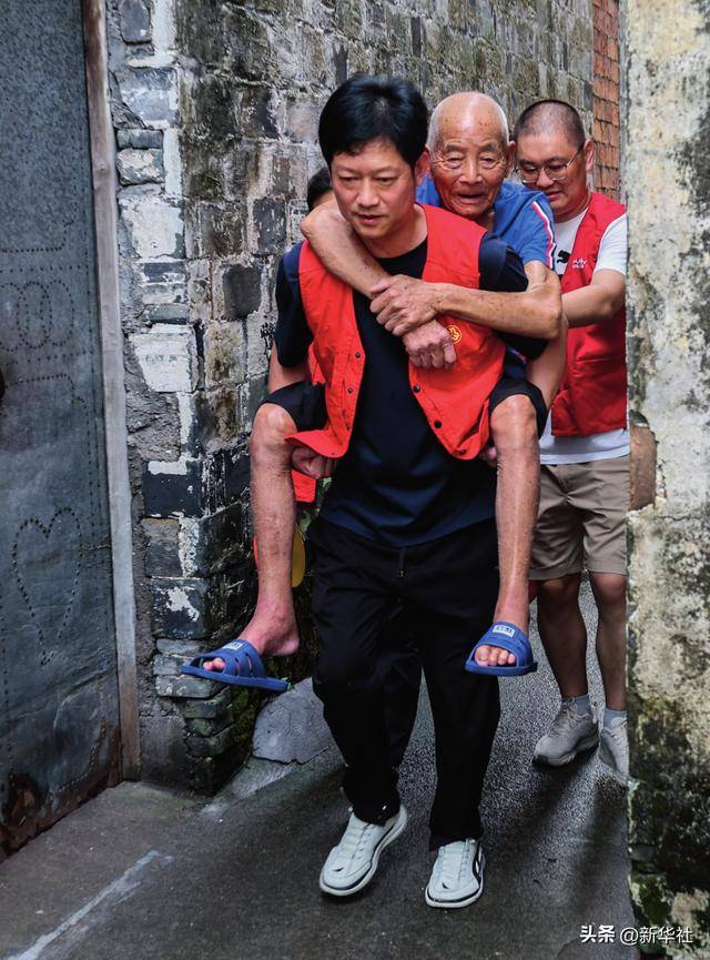 瞭望·治国理政纪事|“<strong></p>
<p>币赛</strong>我也是个老基层”