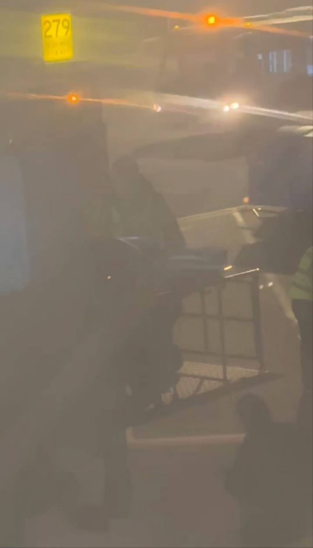 东航一航班飞行过半有乘客发生窒息<strong></p>
<p>坐以待币</strong>?南京机场回应:有发生该急救情况