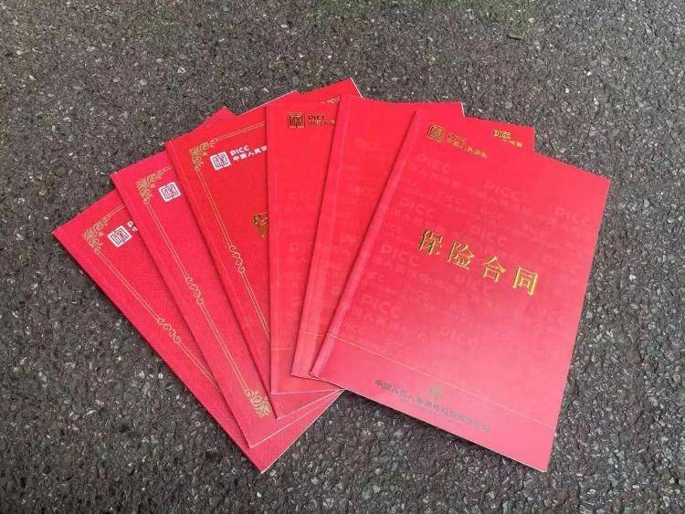 长沙退休老人花百万买十多份保险<strong></p>
<p>坐以待币</strong>,保单写年薪30万?家属质疑被诱导,各方回应