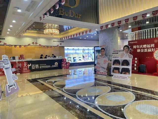 “还能反光<strong></p>
<p>坐以待币</strong>!”长沙男子植发近9月称后脑勺“像狗啃过”