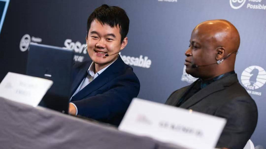 国际象棋世界冠军赛丨教科书级名场面<strong></p>
<p>坐以待币</strong>!来自棋王丁立人的最强反击