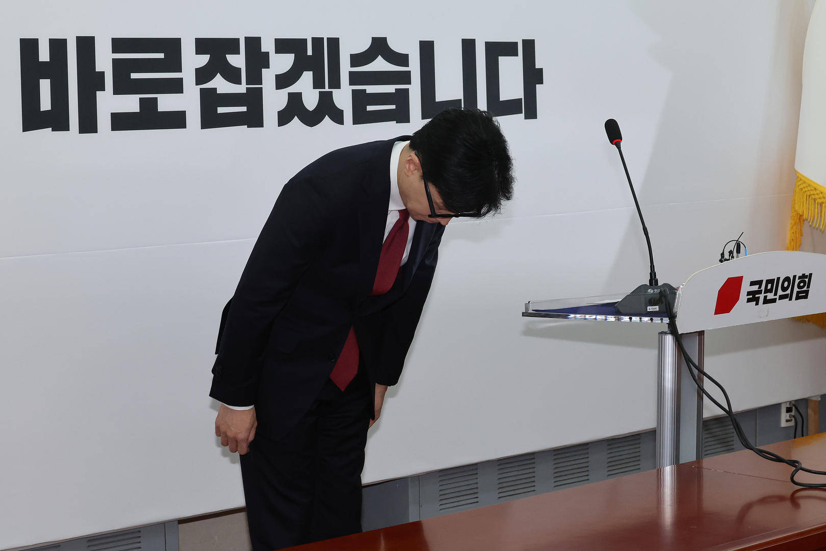 突然主张弹劾总统的韩国执政党党首：曾获尹锡悦多次提拔<strong></p>
<p>币圈术语</strong>，后因第一夫人惹怒“亲尹派”