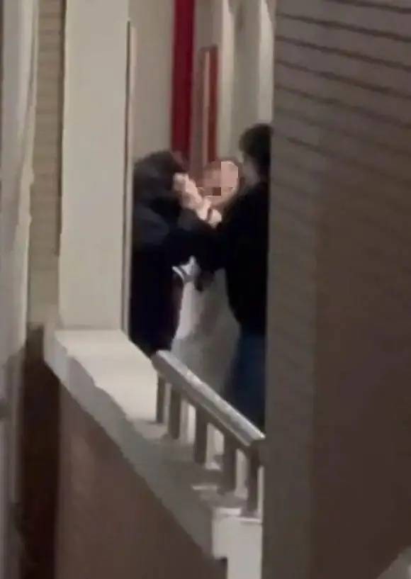 大四学姐被学妹打到需植入钢钉坐轮椅<strong></p>
<p>瑞郎币哪里购买</strong>?校方再通报