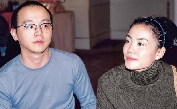 谢霆锋为何不爱年轻漂亮的张柏芝<strong></p>
<p>瑞郎币哪里购买</strong>,偏偏对55岁王菲,如此痴情?