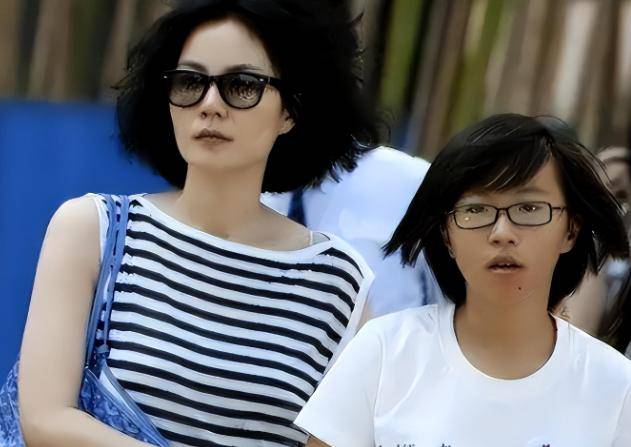 谢霆锋为何不爱年轻漂亮的张柏芝<strong></p>
<p>瑞郎币哪里购买</strong>,偏偏对55岁王菲,如此痴情?