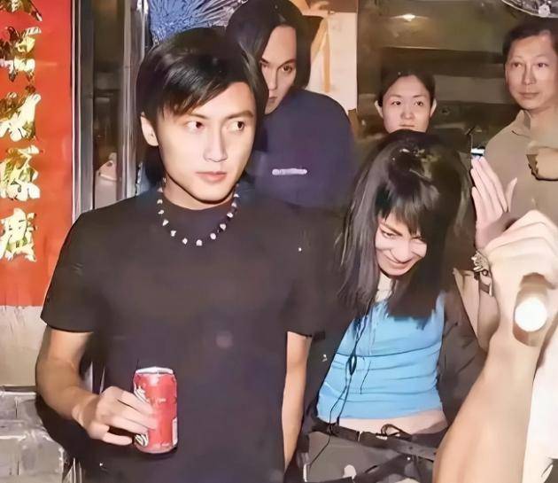 谢霆锋为何不爱年轻漂亮的张柏芝<strong></p>
<p>瑞郎币哪里购买</strong>,偏偏对55岁王菲,如此痴情?