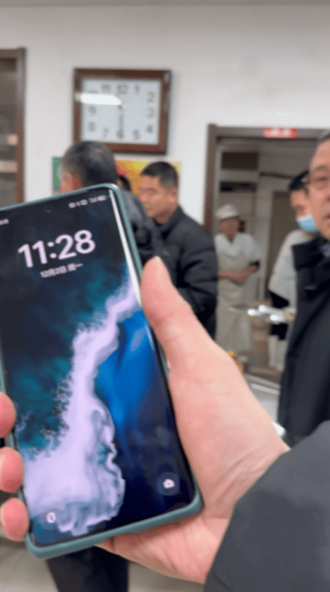 大连一市场监管局疑未到下班时间多人排队打饭 工作人员回应:拍摄者或调<strong></p>
<p>币虎交易</strong>了手机时间