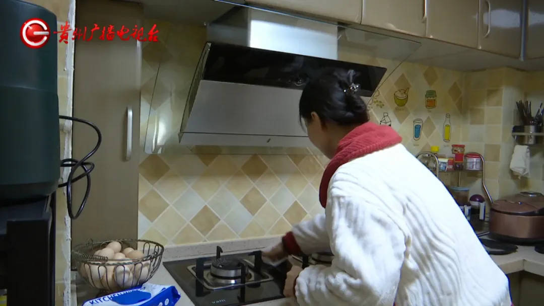 恶心坏了!贵阳一女子家中被扔进一颗“炸弹”<strong></p>
<p>e币中信</strong>,残羹剩饭炸开花