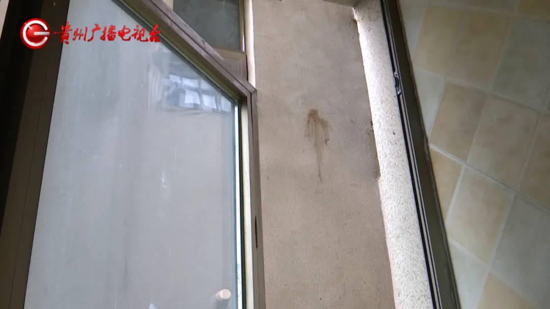 恶心坏了!贵阳一女子家中被扔进一颗“炸弹”<strong></p>
<p>e币中信</strong>,残羹剩饭炸开花