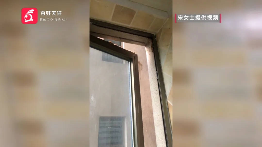 恶心坏了!贵阳一女子家中被扔进一颗“炸弹”<strong></p>
<p>e币中信</strong>,残羹剩饭炸开花