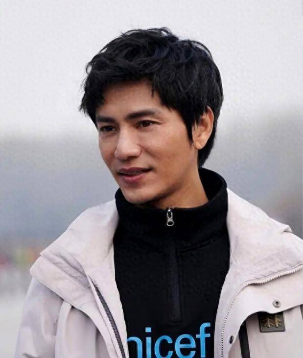 陈坤的儿子已成年<strong></p>
<p>炒币交易网</strong>,容貌开始显现母亲的基因,像谁可以认得出吗?