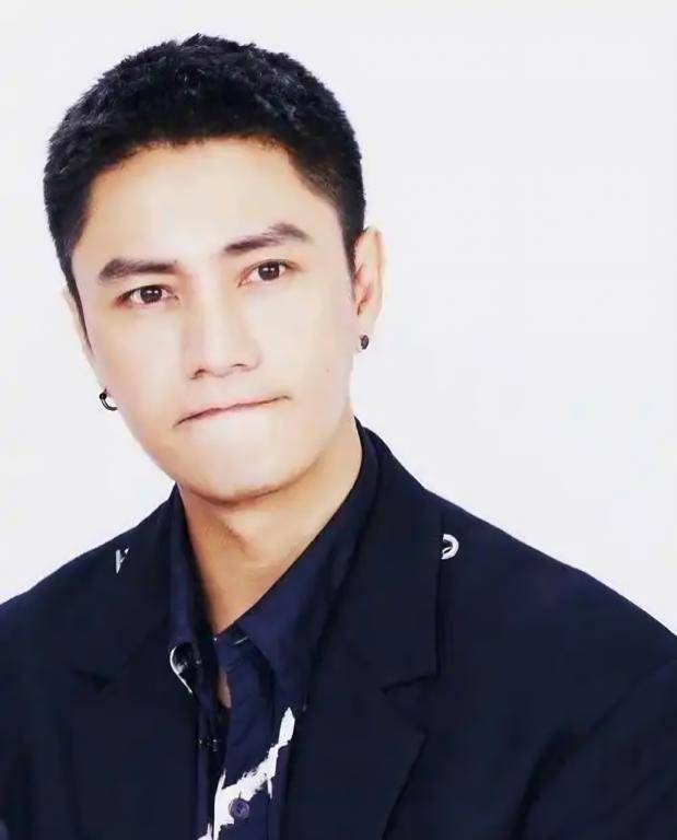 陈坤的儿子已成年<strong></p>
<p>炒币交易网</strong>,容貌开始显现母亲的基因,像谁可以认得出吗?