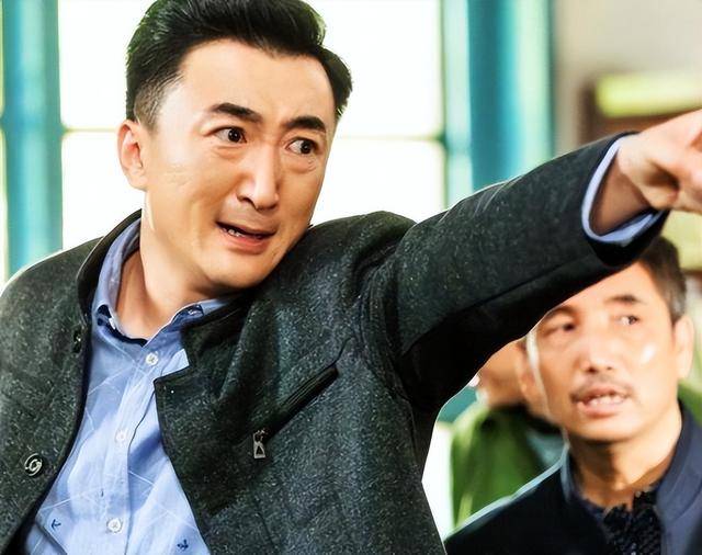 他是知名演员<strong></p>
<p>炒币交易网</strong>，40岁二胎得女，41岁突然离世将悲痛留给妻子与儿女