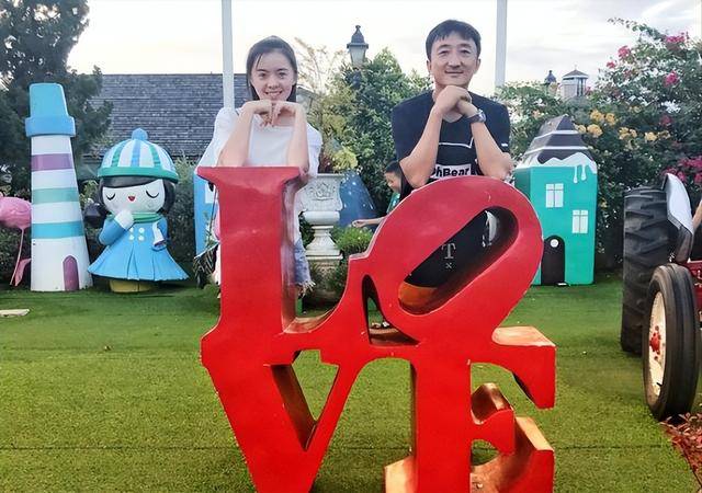 他是知名演员<strong></p>
<p>炒币交易网</strong>，40岁二胎得女，41岁突然离世将悲痛留给妻子与儿女