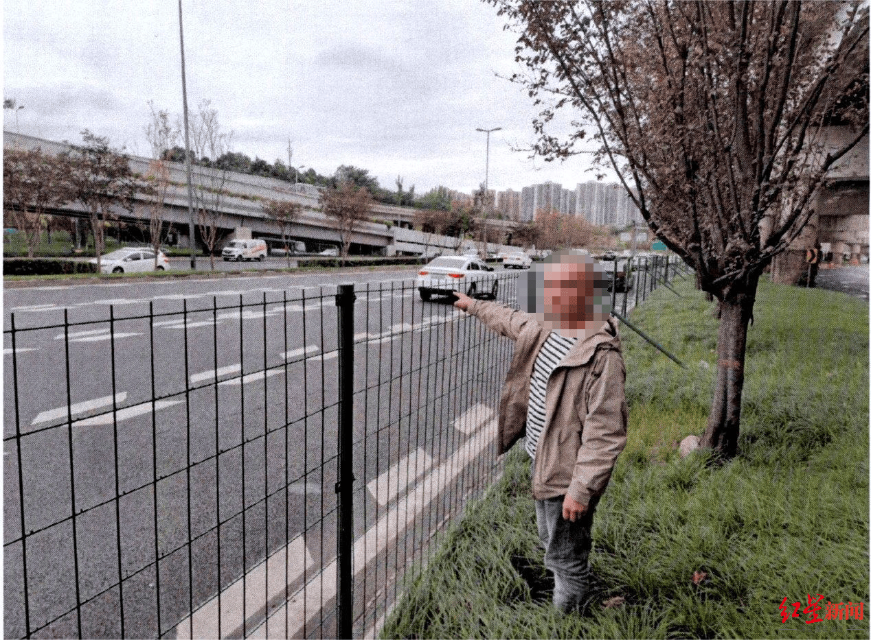 成都三环主路惊现小轿车跨过隔离带掉头<strong></p>
<p>盛源币今天价格</strong>,原来是司机酒驾走错路……