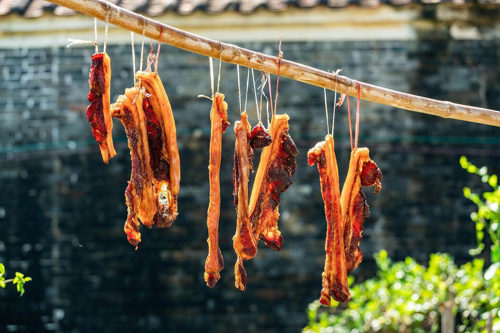 在家熏腊肉被罚<strong></p>
<p>2018币圈</strong>,移风易俗别以罚代管 | 时评