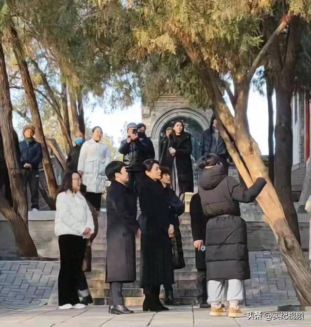 周涛来邯郸<strong></p>
<p>2018币圈</strong>，出圈的竟然是旁边的鸡窝头讲解员，周涛：孩子刚睡醒