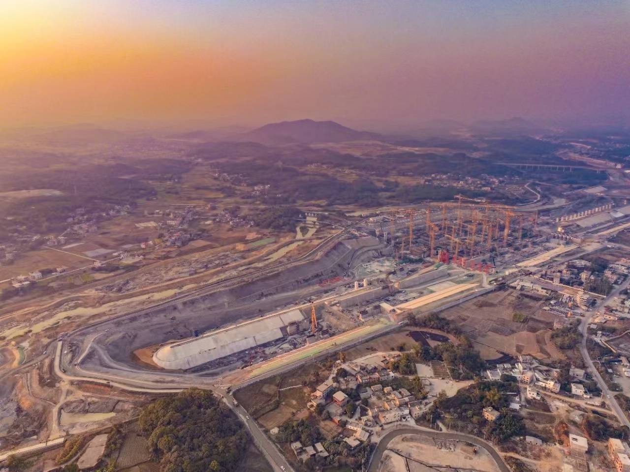 广西争夺“流量”：不止造运河<strong></p>
<p>公信宝交易网站</strong>，还造跨海大桥