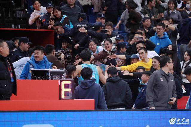 热血沸腾！青岛男篮最后三分钟14-0绝地翻盘<strong></p>
<p>币圈活动</strong>，队史首次单赛季双杀辽宁