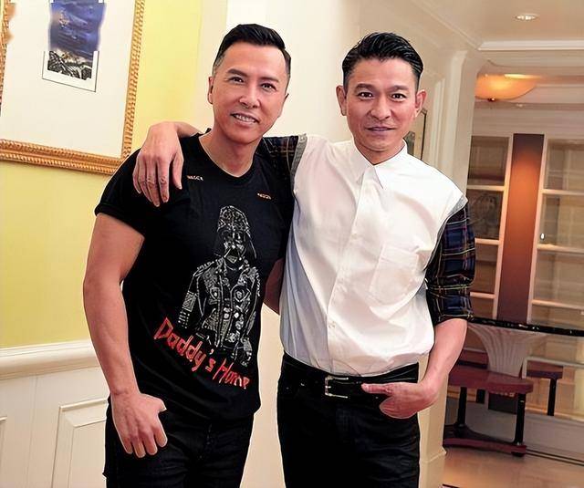 刘德华演唱会实录:表演滑跪失败<strong></p>
<p>币圈活动</strong>,甄子丹舒淇任达华台下蹦迪