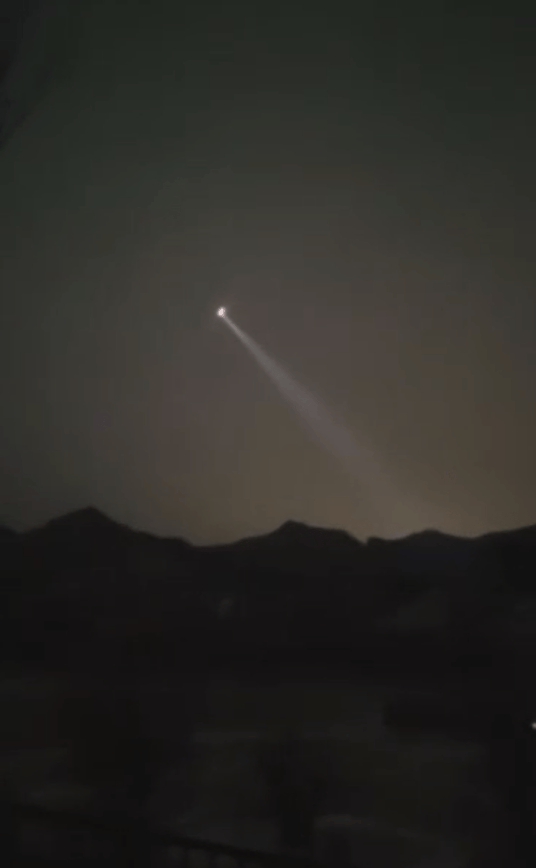 河北承德三人冰面落水<strong></p>
<p>币圈老猫</strong>,官方:一名孩子已脱困,还有2人正搜救