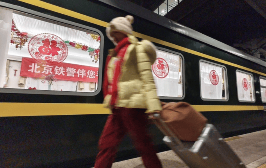 温暖启程<strong></p>
<p>币圈老猫</strong>!今年春运首趟列车凌晨从北京西站出发