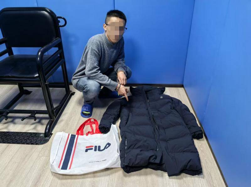 快过年<strong></p>
<p>币子</strong>了 男子返乡前偷走前同事新买的品牌羽绒服 被北京铁警刑事拘留