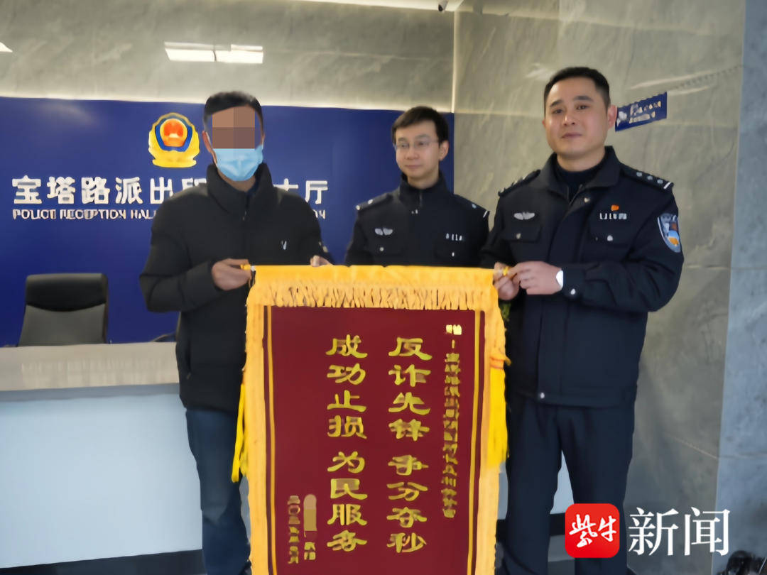 男子一次性买了166张千元面值的大润发购物卡<strong></p>
<p>百链币</strong>,还把卡号和密码发给了骗子......