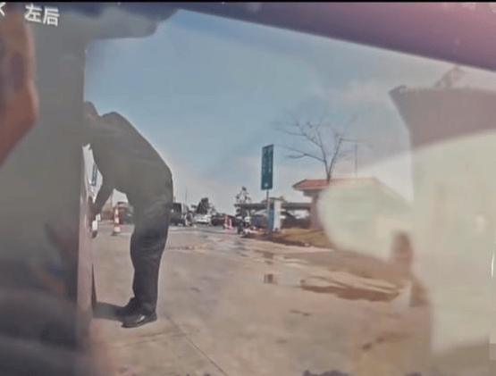 小米SU7在服务区被恶意割胎<strong></p>
<p>百链币</strong>，阳西警方通报：嫌疑人被当场抓获，已刑拘！