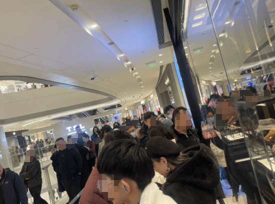 金价突破860元/克<strong></p>
<p>百链币</strong>,有人跨城买:排了好长的队,下手晚了就抢光