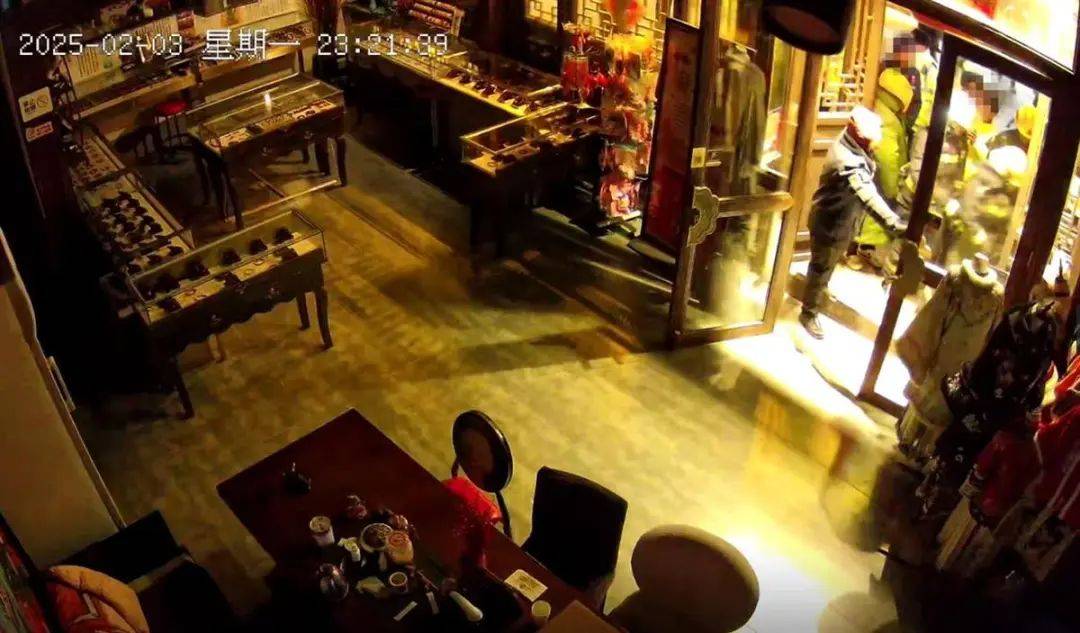 店铺因未按要求彻夜亮灯被撬锁开灯<strong></p>
<p>百链币</strong>,官方回应