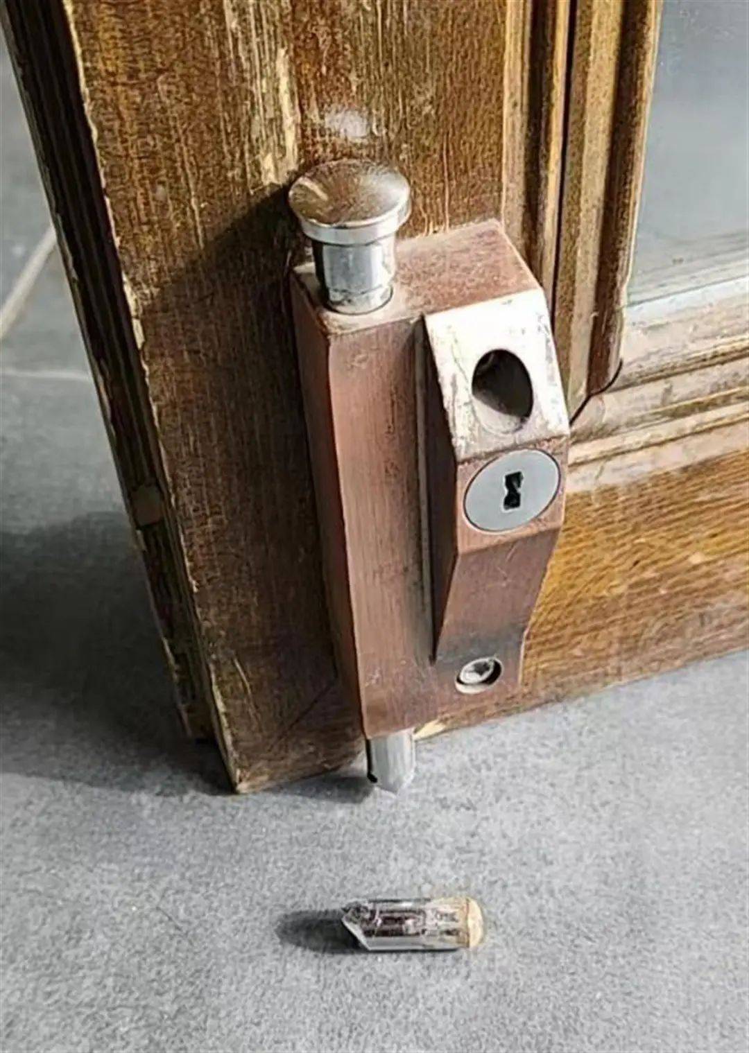 店铺因未按要求彻夜亮灯被撬锁开灯<strong></p>
<p>百链币</strong>,官方回应