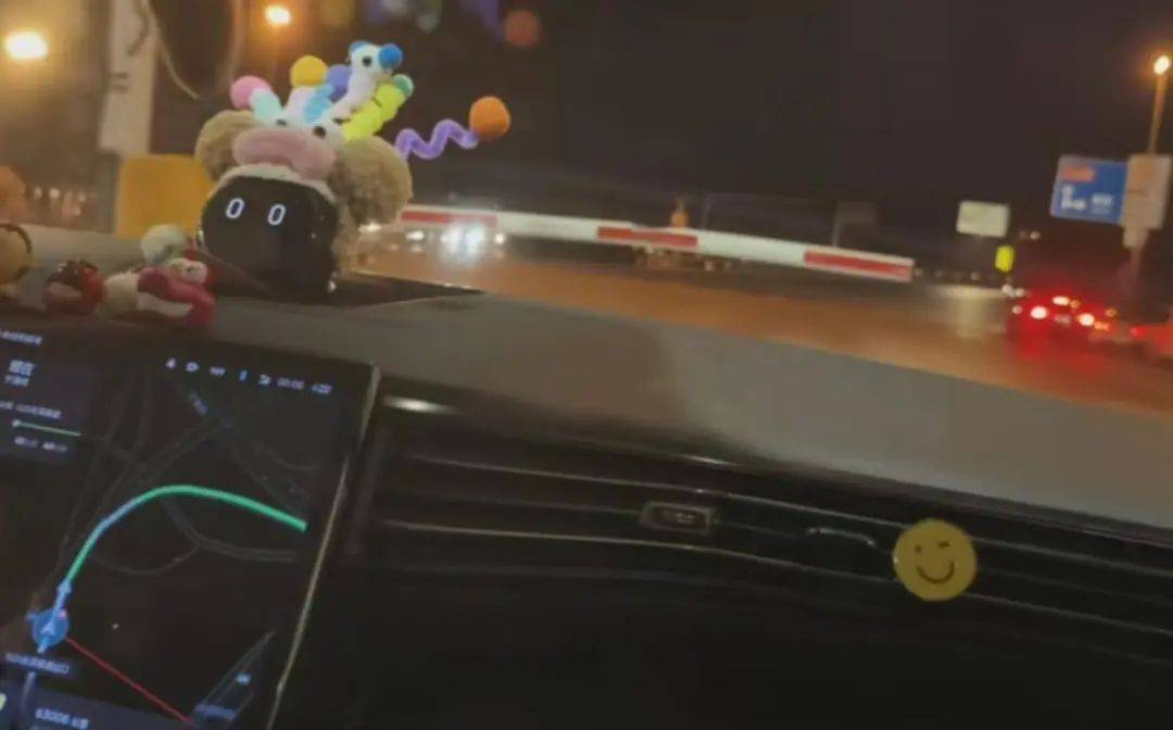 最后1分钟狂按喇叭<strong></p>
<p>百链币</strong>,司机卡点下高速失败付了1500元