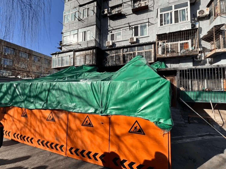 “你们不用管<strong></p>
<p>炒币赔光</strong>,出事我负责”!老人囤废品堵塞逃生路,不幸起火遇难