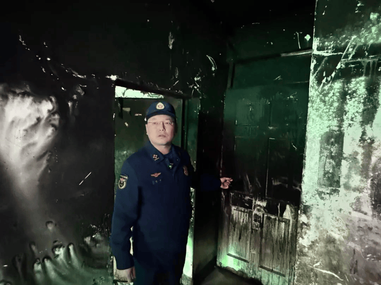 “你们不用管<strong></p>
<p>炒币赔光</strong>,出事我负责”!老人囤废品堵塞逃生路,不幸起火遇难