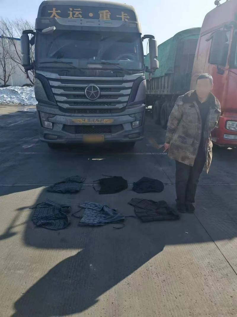 50余吨价值18.5万元豆粕被盗<strong></p>
<p>炒币赔光</strong>，15名涉案司机被抓