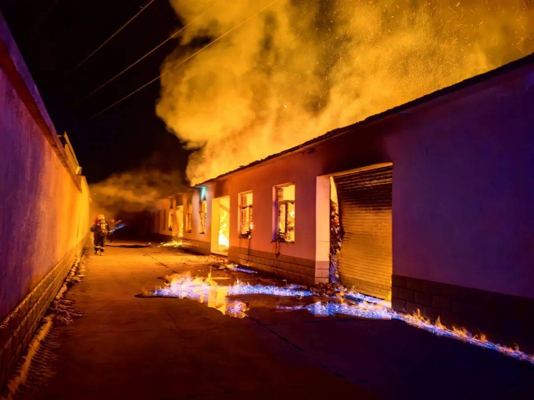 约4000箱白酒火中炸裂<strong></p>
<p>豌豆币</strong>,主人痛失60多万!