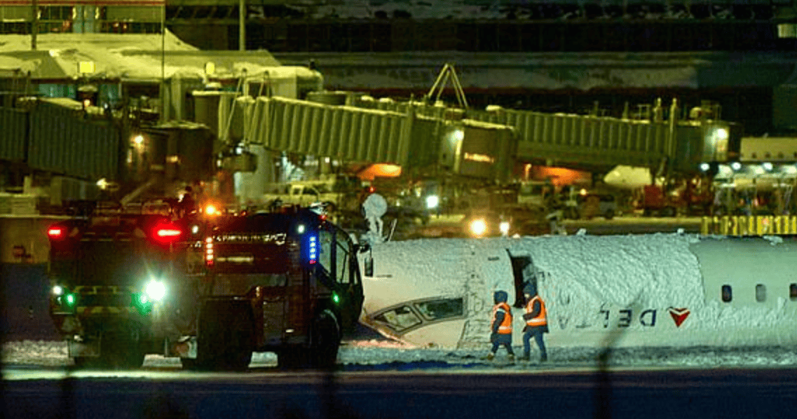 美国一客机降落时翻转倒扣！乘客意外拍下逃生瞬间<strong></p>
<p>豌豆币</strong>，加拿大：事发时风力强劲