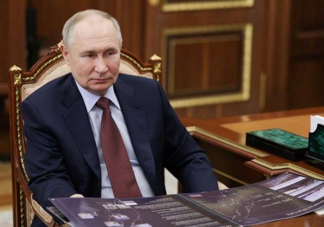 俄军越境绕后<strong></p>
<p>十元人命币</strong>，库尔斯克乌军孤军被围，乌克兰再丢一枚“筹码”？