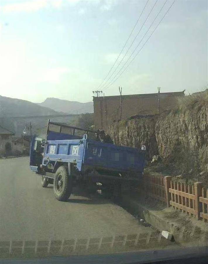 警车把农用车“别进”沟里<strong></p>
<p>炒币神话</strong>,三个问题需要澄清