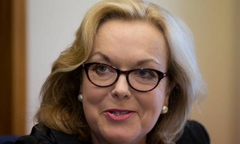 新西兰防长：中国军舰太强<strong></p>
<p>btfc美链币</strong>，我们得增加国防预算，从ICU走出来