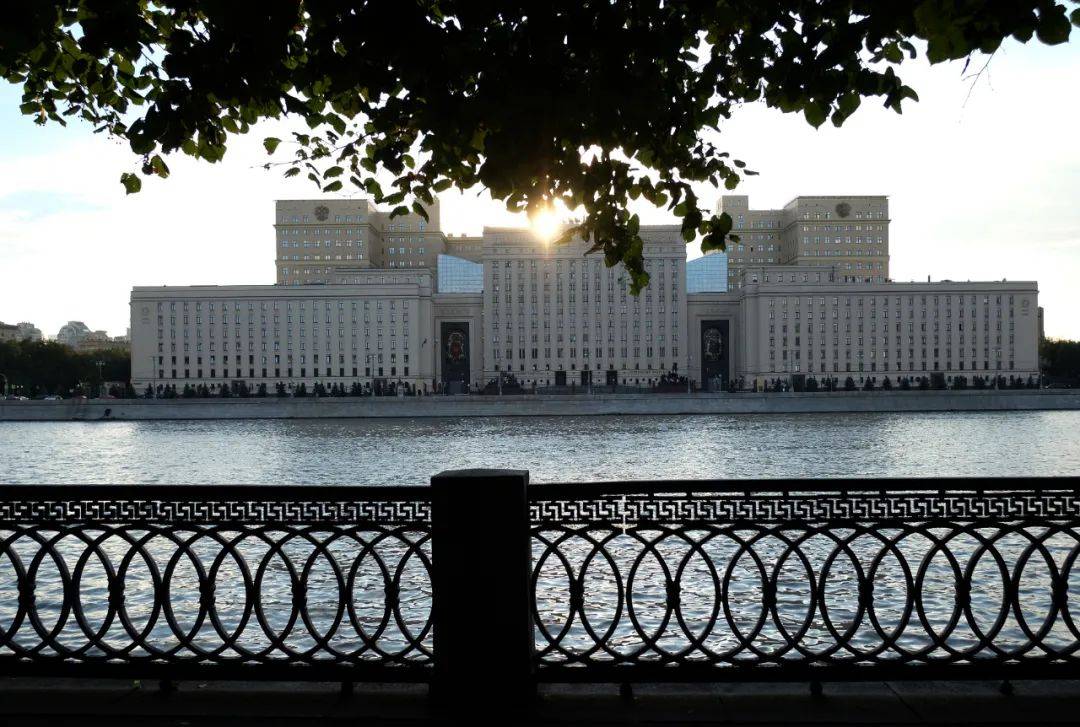 俄军:“摧毁乌军领导层集中地”<strong></p>
<p>btfc美链币</strong>!泽连斯基:愿为乌克兰的和平放弃总统职位