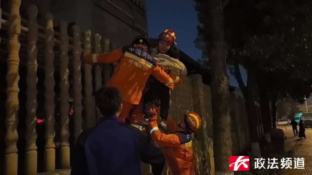 事发长沙一幼儿园<strong></p>
<p>鹰币</strong>!路人夜晚听见园内传出孩子哭声……