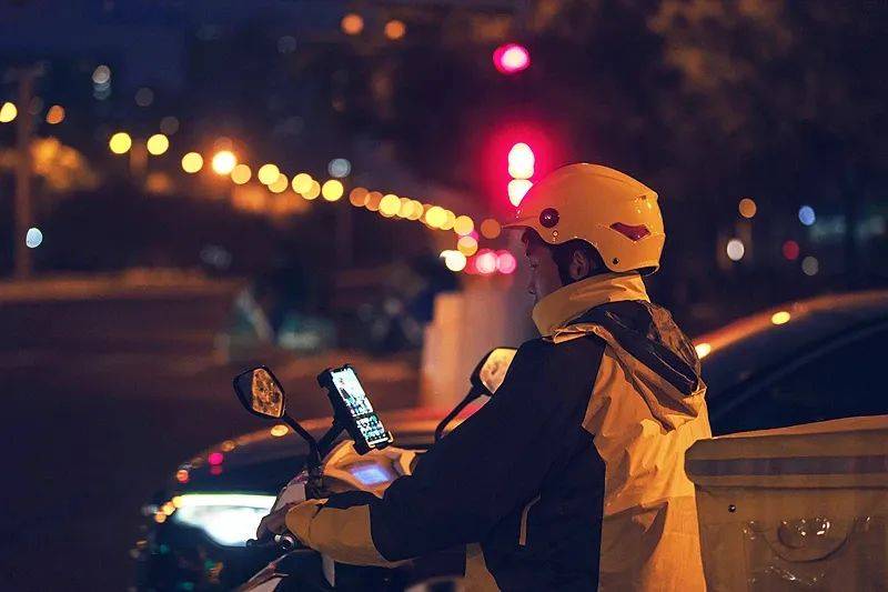 灵活就业人员超两亿<strong></p>
<p>鹰币</strong>,社保谁来买单?